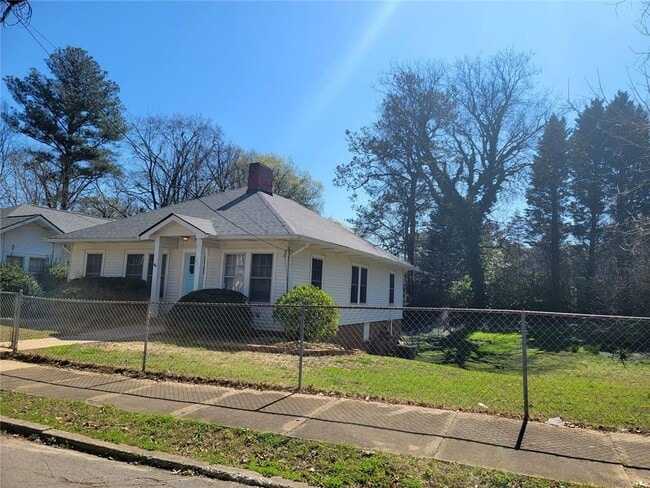 Building Photo - 251 Archer St