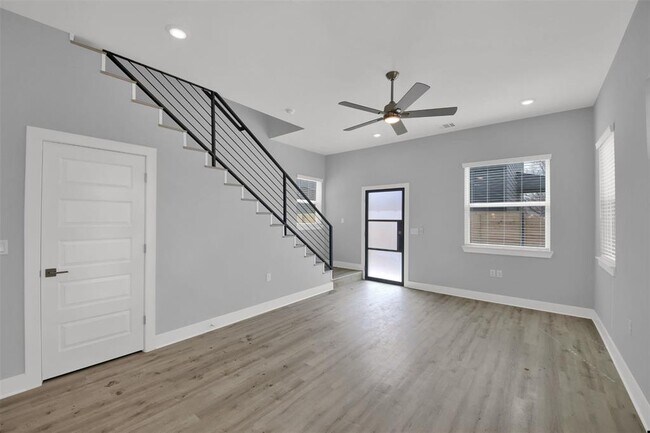 Building Photo - 1104 Begonia Terrace
