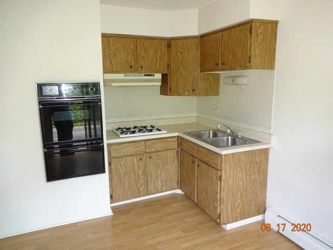 Kitchen - 240 W Quincy St