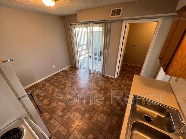 Foto del edificio - 812 Saddlewood St