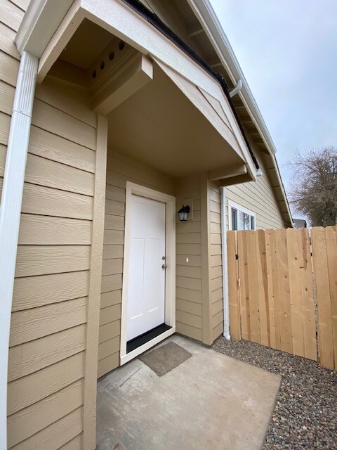 Building Photo - 2146 SW Mendi Way