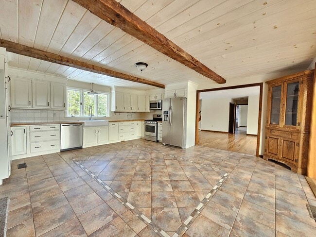 Building Photo - 4 Bedroom, 2.5 Bath House for Rent