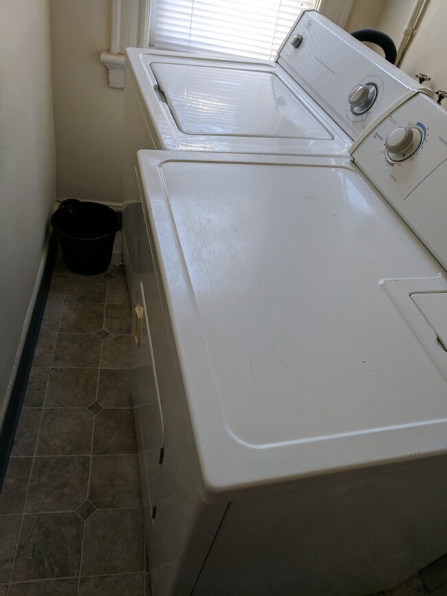 Washer/Dryer in apartment - 205 N Mulberry St