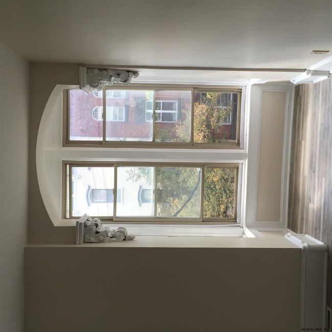 Building Photo - 151 Lancaster St