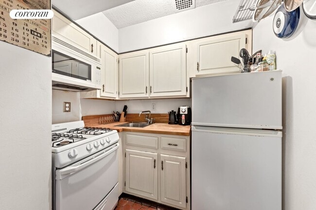 Foto del edificio - 250 W 15th St