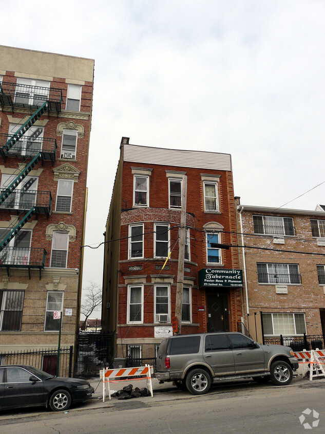 Building Photo - 671 Cauldwell Ave