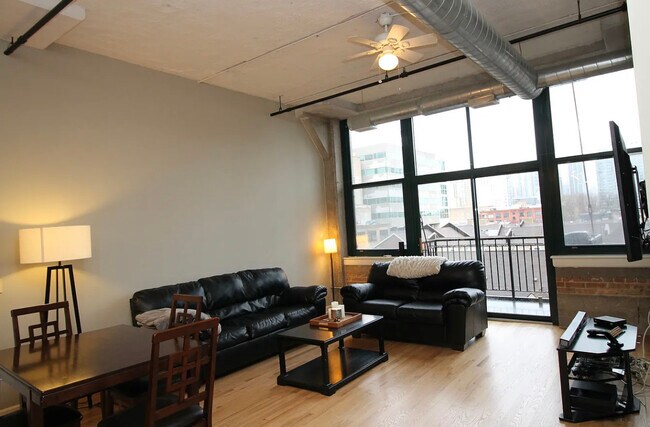 Building Photo - 221 E Cullerton St