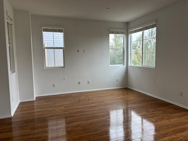 Building Photo - 625 Savi Dr