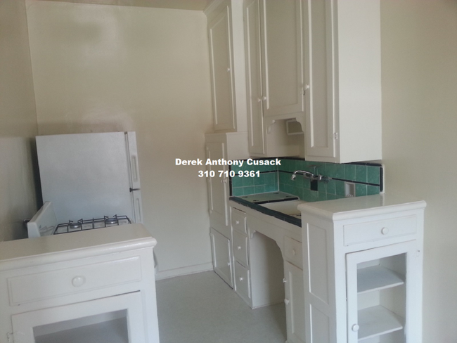 Building Photo - 607 S Dunsmuir Ave