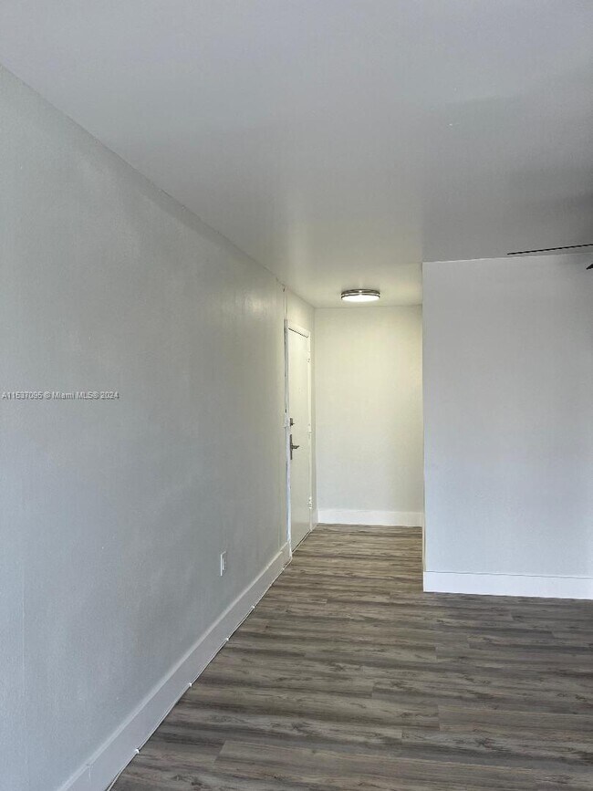 Building Photo - 2530 SW 3rd Ave