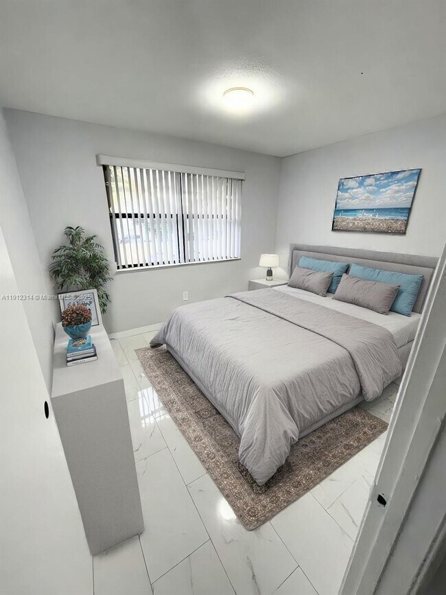 Foto del edificio - 10070 NW 6th St