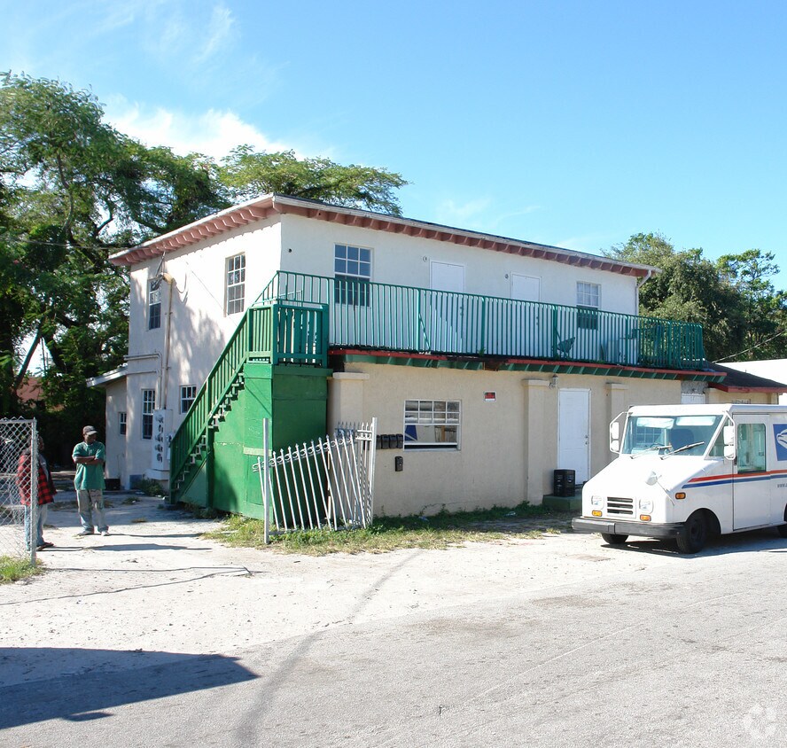 Primary Photo - 176 NE 60th St