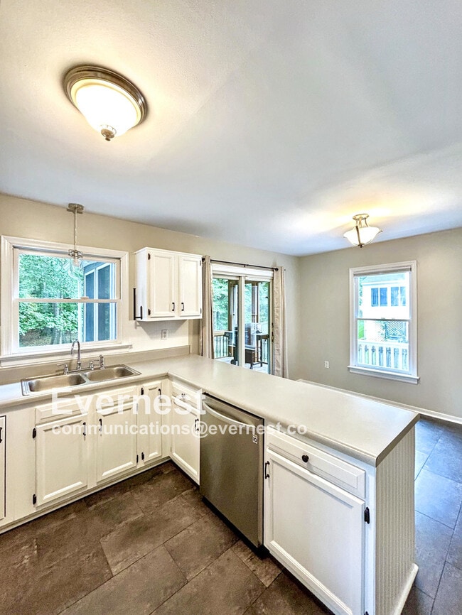 Building Photo - 5505 Chestnut Bluff Rd