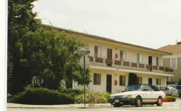 Building Photo - 801 Stannage Ave