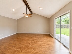 Building Photo - 412 Breezy Ln