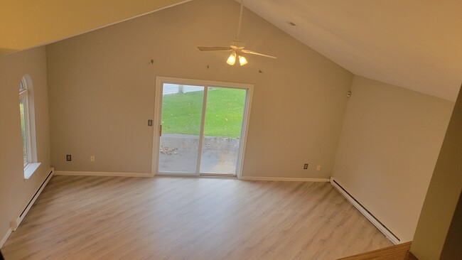 Building Photo - 615 Hilltop Terrace