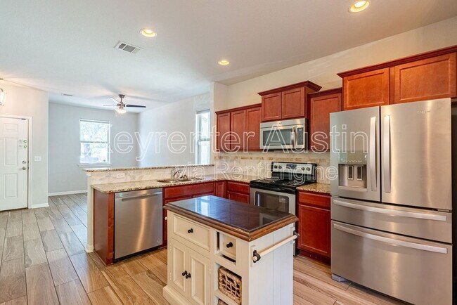 Foto del edificio - 5437 Falling Leaf Ln