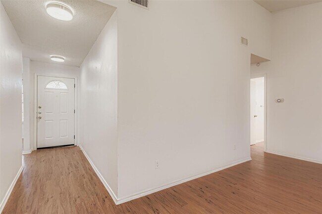 Foto del edificio - 9839 Briar Ridge Dr