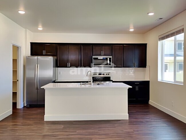 Building Photo - 305 Smith Dr