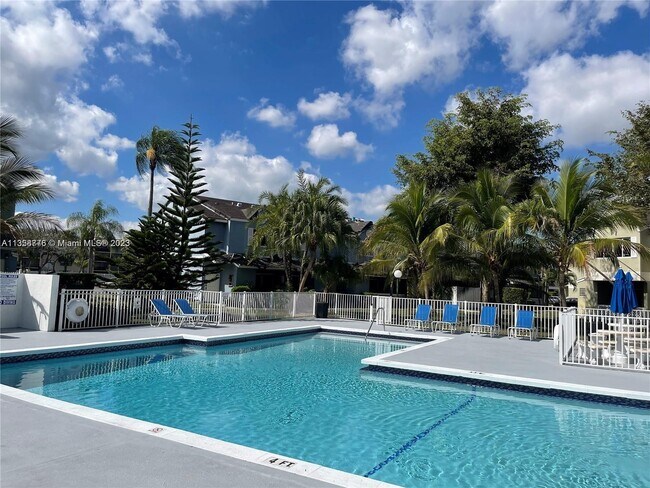 Foto del edificio - 17440 NW 67th Ct