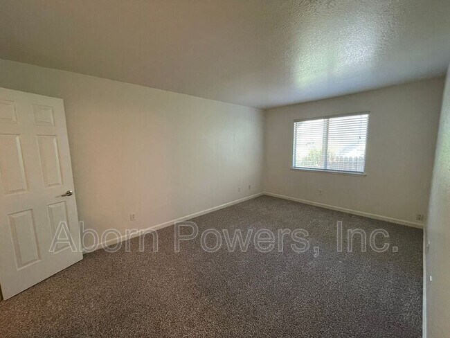 Foto del edificio - 2529 Greenwood Ln
