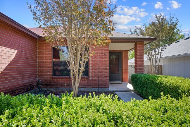 Foto del edificio - 3 Bedroom/1 Bath Crown Meadow Subdivision