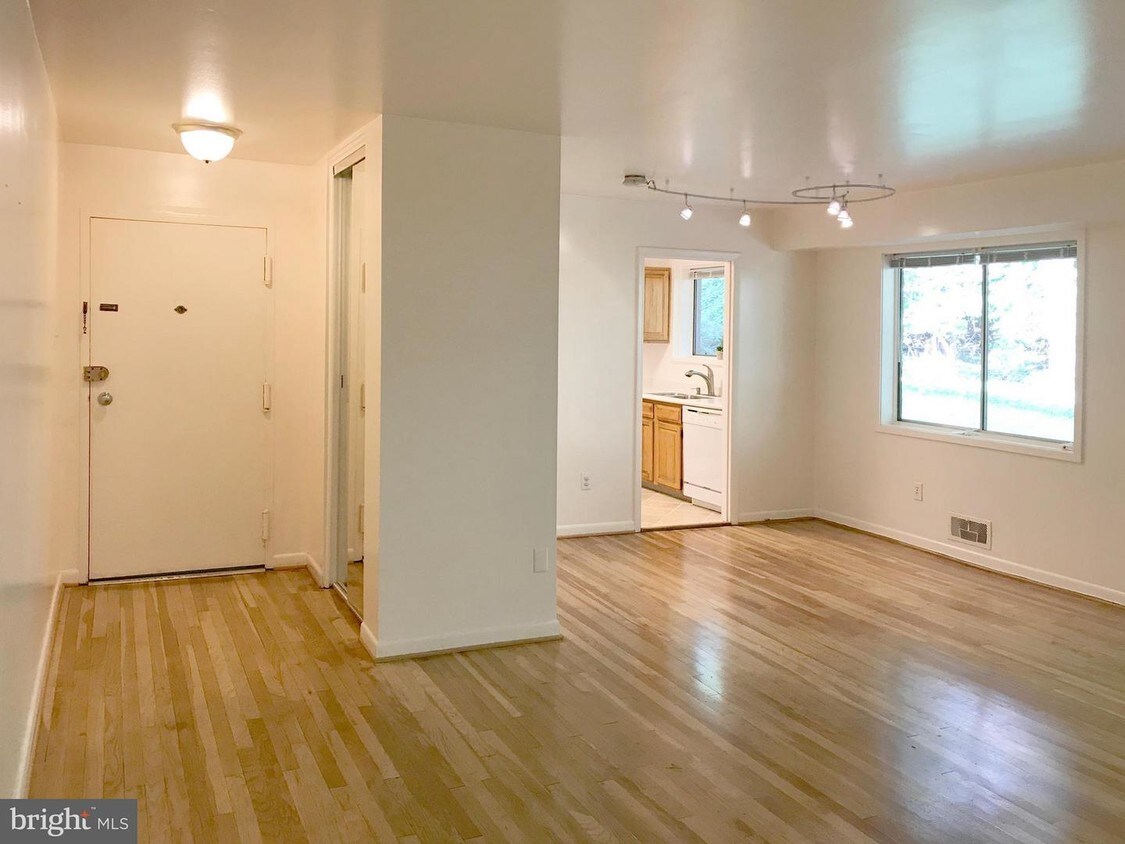 10523 Montrose Ave Unit M103, Bethesda, MD 20814 Condo for Rent in Bethesda, MD