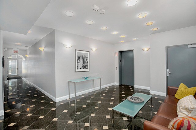 Foto del edificio - 120 W Oak St