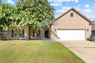 Building Photo - 3005 Plateau Dr