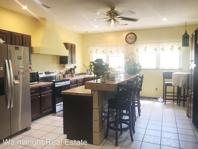 Building Photo - 4 br, 3.5 bath House - 1316 SHIPPS CABIN RD