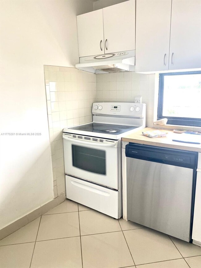 Foto del edificio - 16909 N Bay Rd