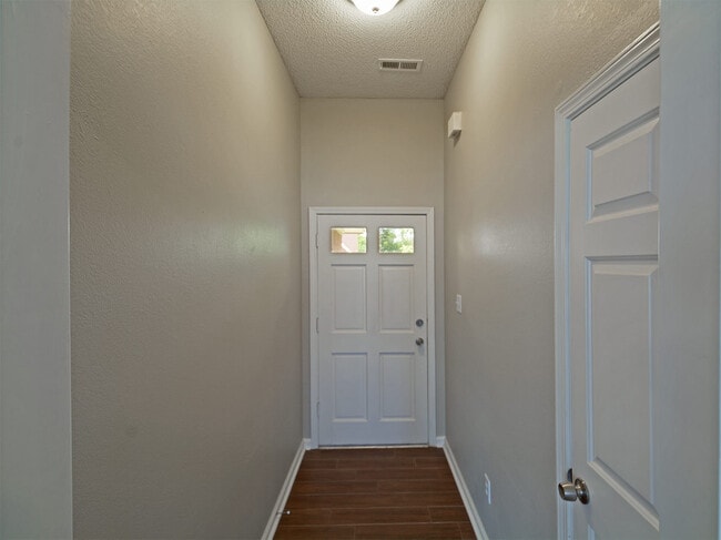 Photo - 3 BEDROOM, 2 BATH NEAR STATELINE RD AND ROSS RD House