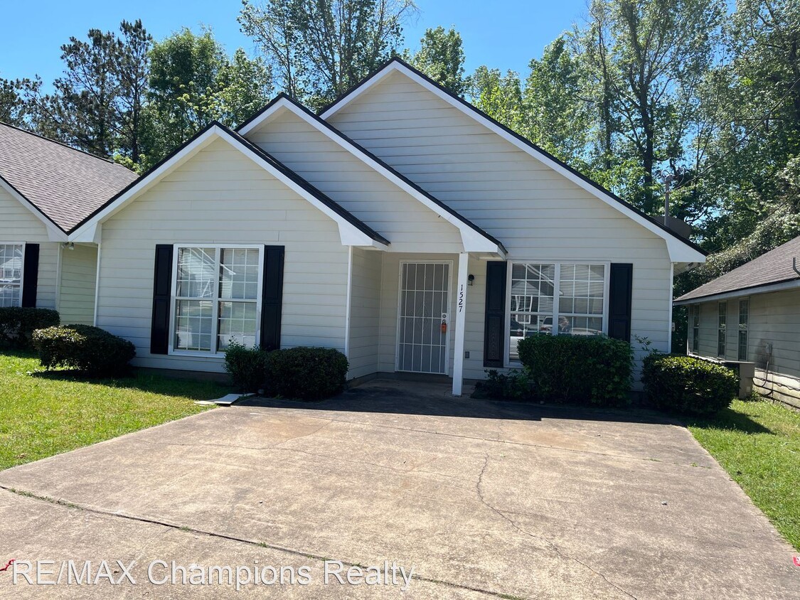 Foto principal - 3 br, 2 bath House - 1527 Summerplace Drive