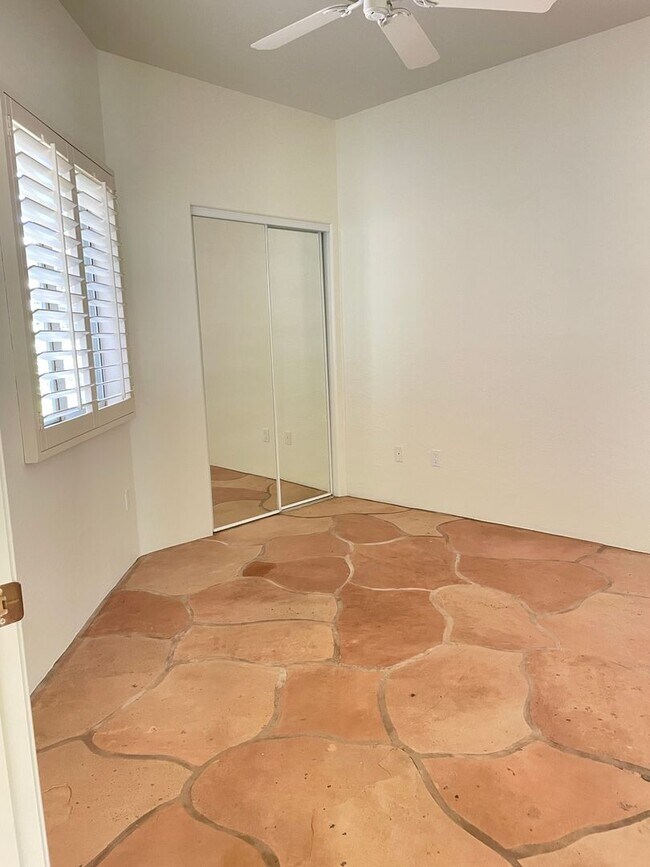Foto del edificio - 2 Bdrm/ 1 Ba Townhouse in Nephente