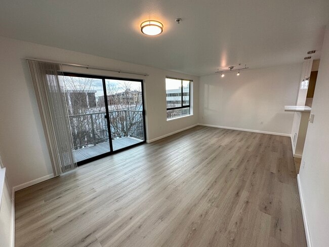 Building Photo - View 222