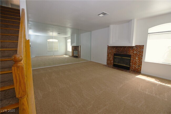 Foto del edificio - 5012 Starfinder Ave