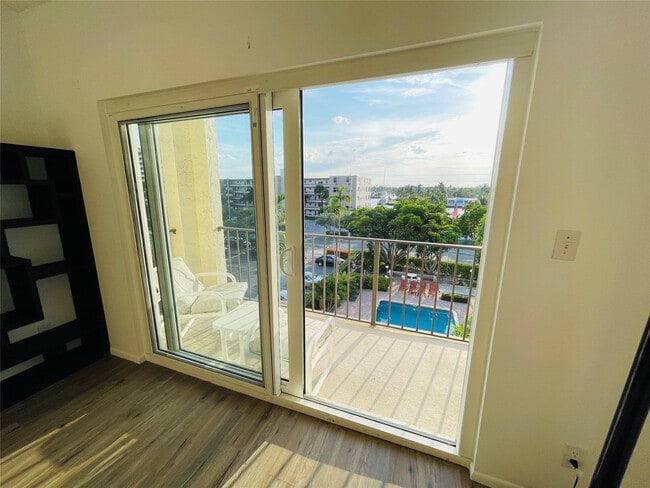 Foto del edificio - 400 N Riverside Dr