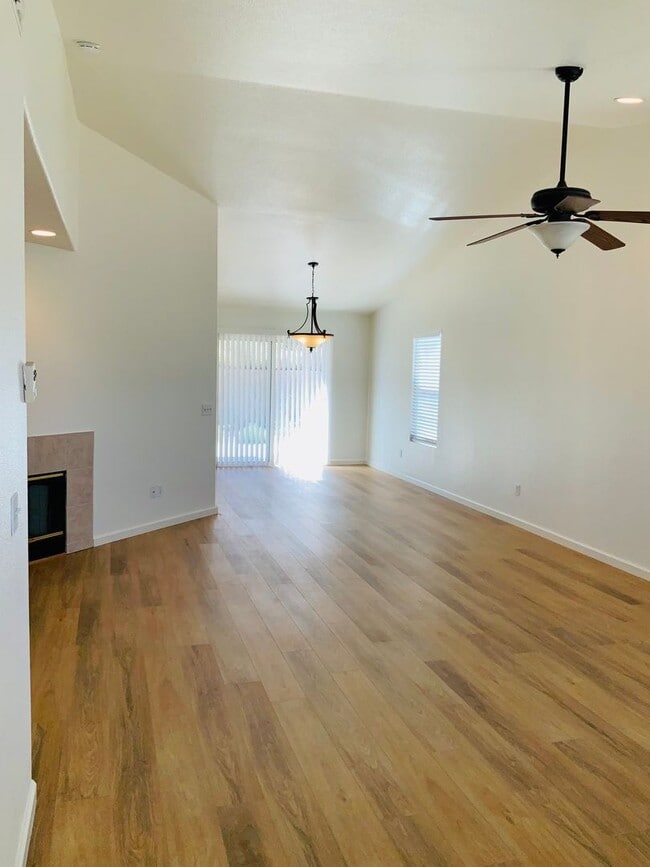 Building Photo - Quiet Home in Copper Hills located in a Cu...