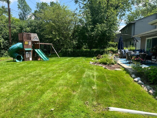 Foto del edificio - Beautiful Southfield Ranch
