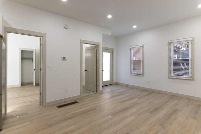 Building Photo - 1124 Holman St