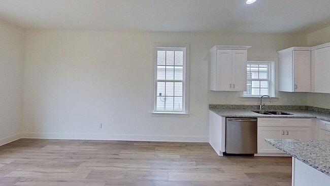 Foto del edificio - New build! 3/2 with backyard storage shed