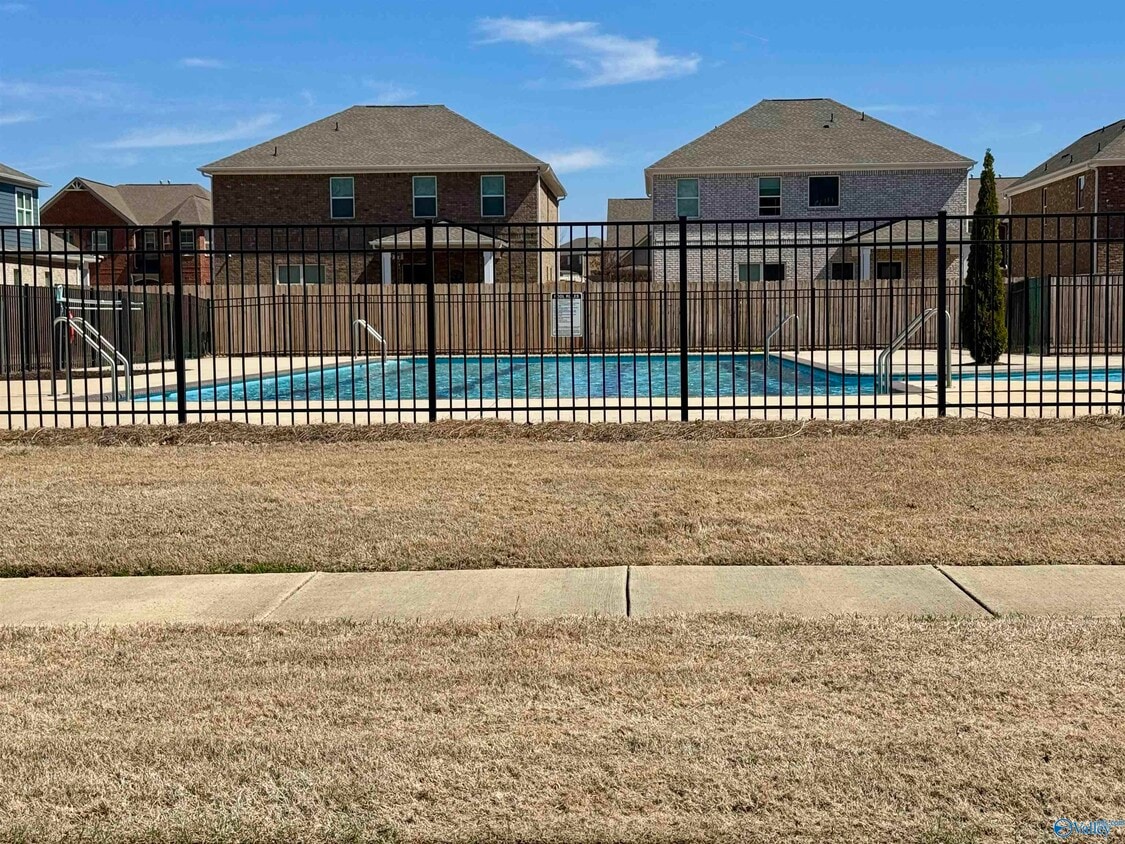 Building Photo - 7605 NW Ashor Dr