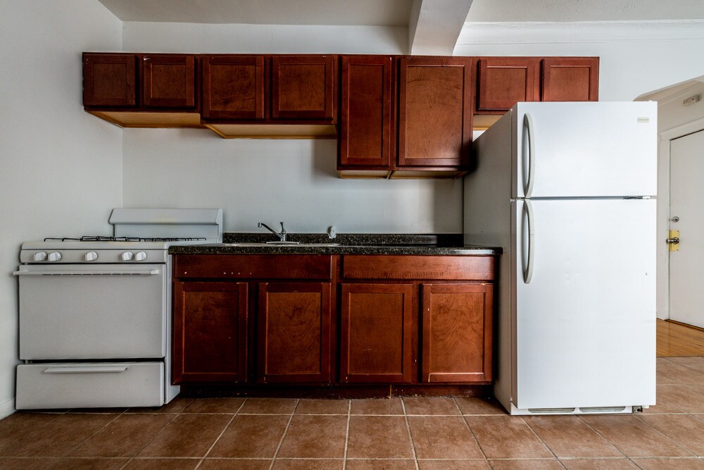 Foto principal - 8241-49 S Ellis Ave