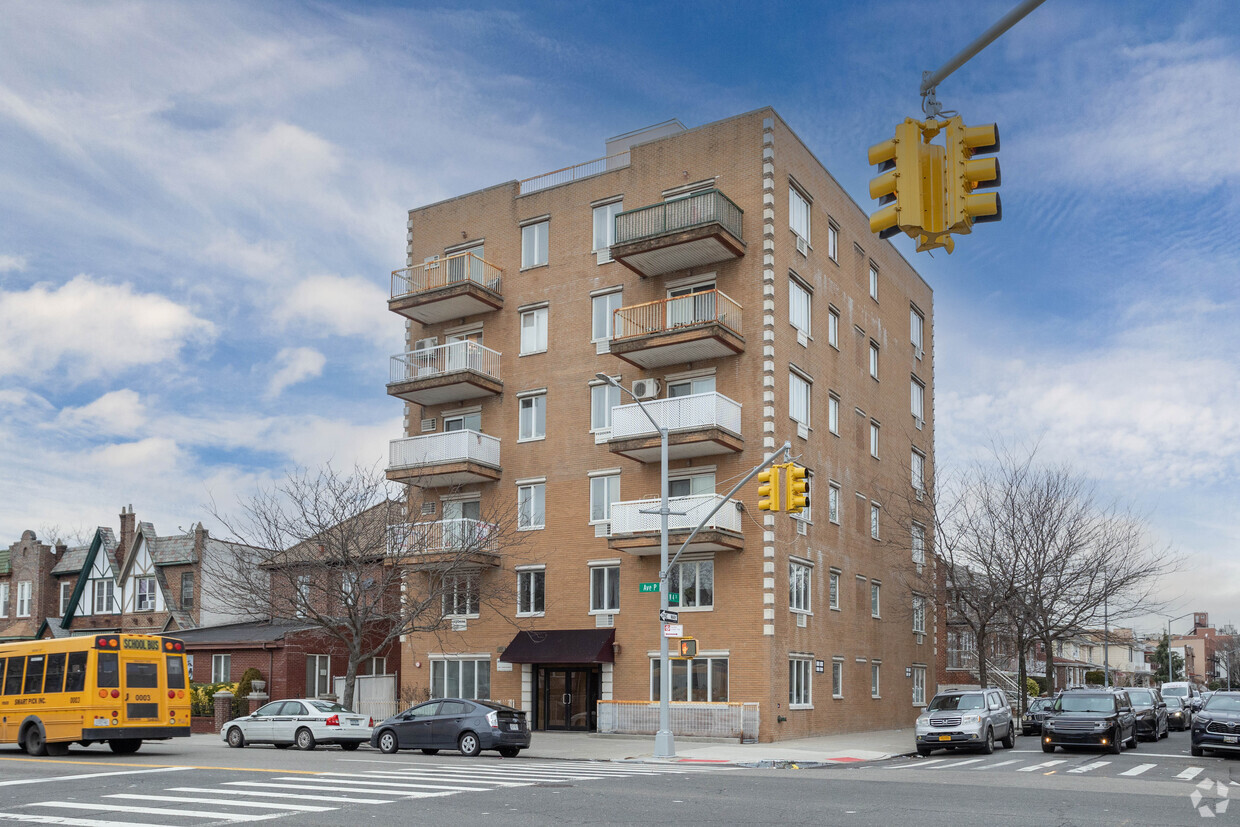 Foto principal - 267 Avenue P