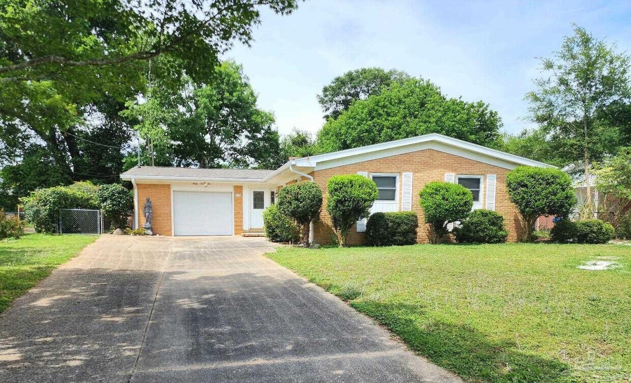 Primary Photo - 3710 Cherry Laurel Dr