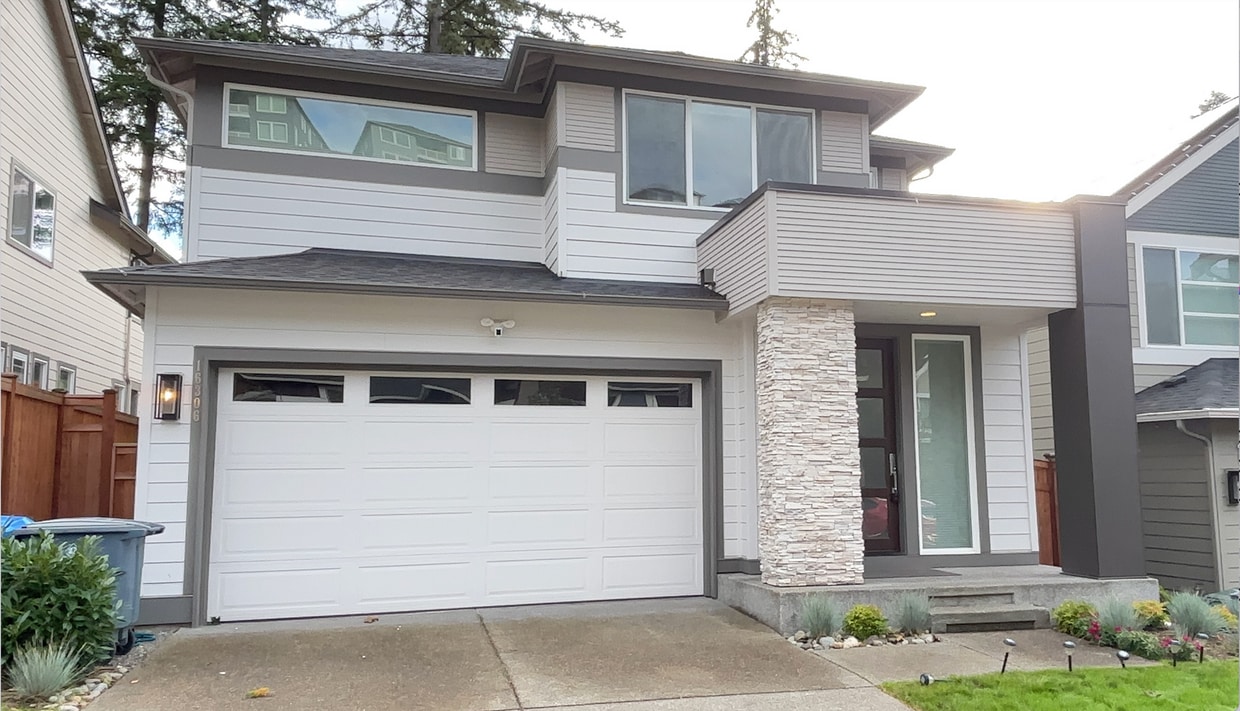 Primary Photo - STUNNING 4-Bedroom Lake Tapps Home w/2-Car Garage and A/C!!