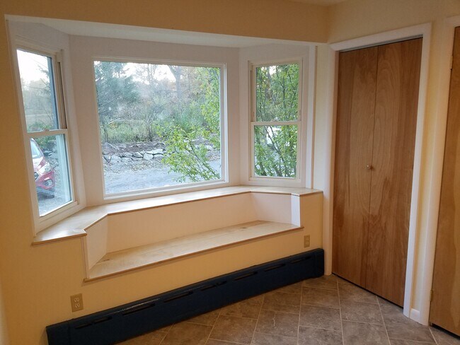 Bay window seating - 30 Jenkinstown Rd