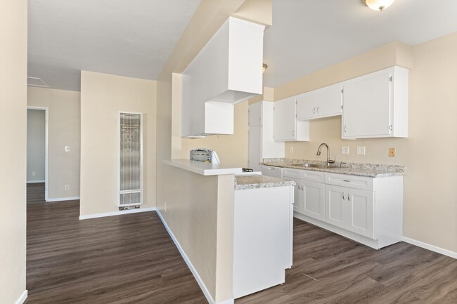 Building Photo - 811 Gardenia Ave