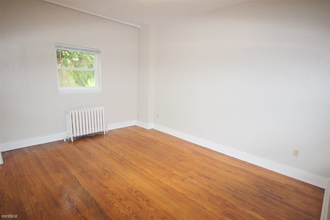 Building Photo - 3 br, 1 bath  - 2283 Shady Ave 2283