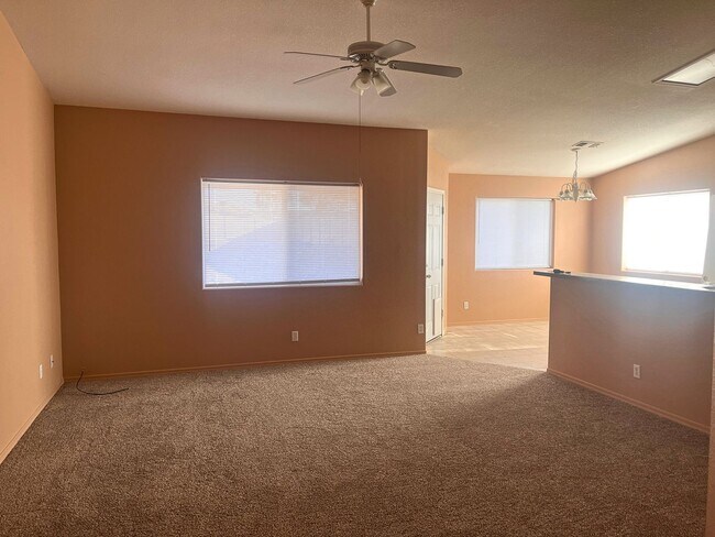 Building Photo - Longterm Unfurnished Home